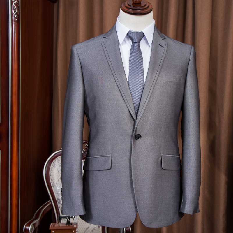 Men's classic grey business suit – collar detail